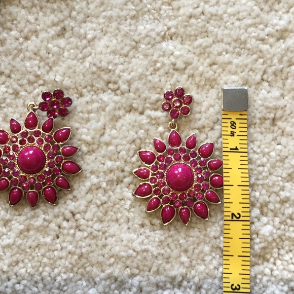 Olivia Welles Teardrop Sunburst Earrings NWOT - Picture 3 of 4